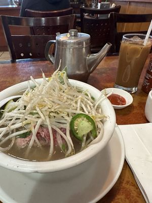 Pho & Cafe Anh Hong by null