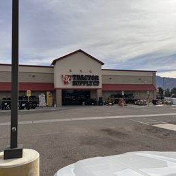 Exterior photo of Tractor Supply - Tucson, Arizona Exterior photo of Tractor Supply - Tucson, Arizona