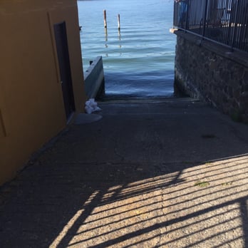 Lake Marina Inn - Bring your rafts and fishing poles! - Hotels Near Me - Clearlake Oaks, California