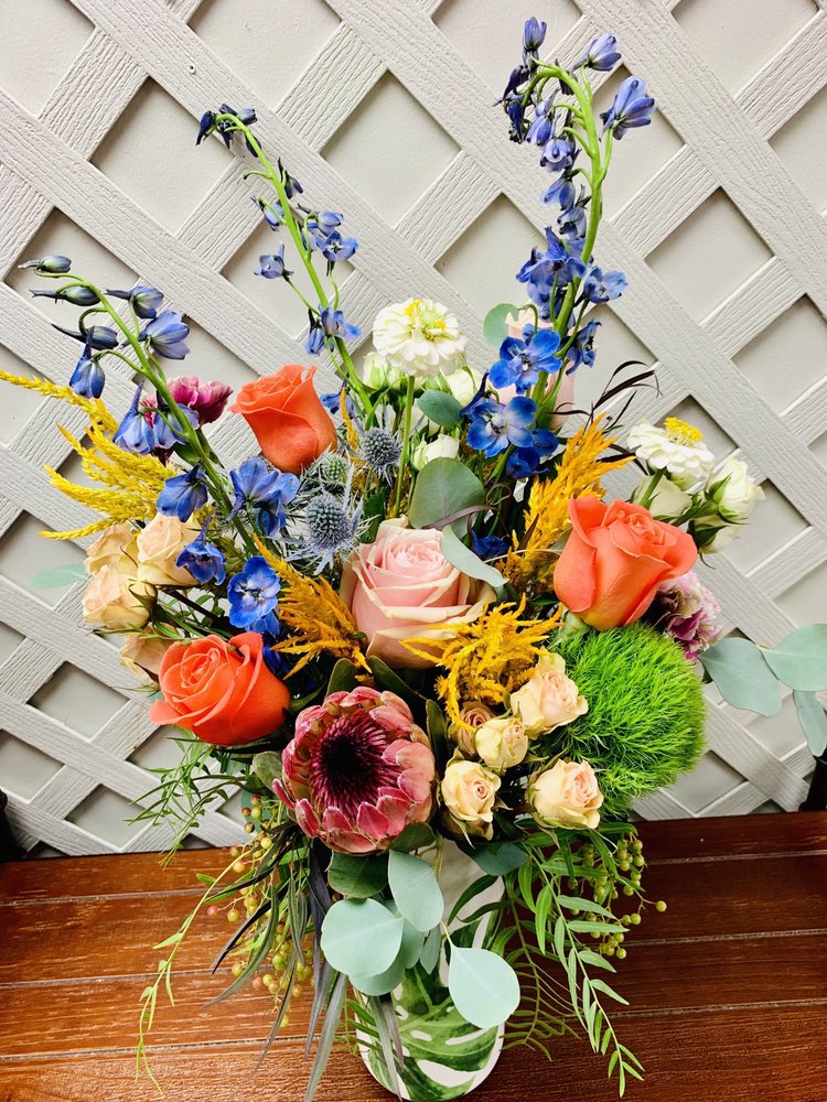 FLOWERS AROUND THE CORNER 1200 Smallhouse Rd, Bowling Green, Kentucky