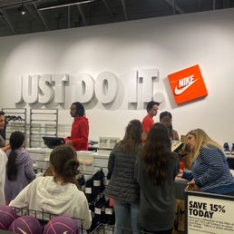 clinton nike outlet
