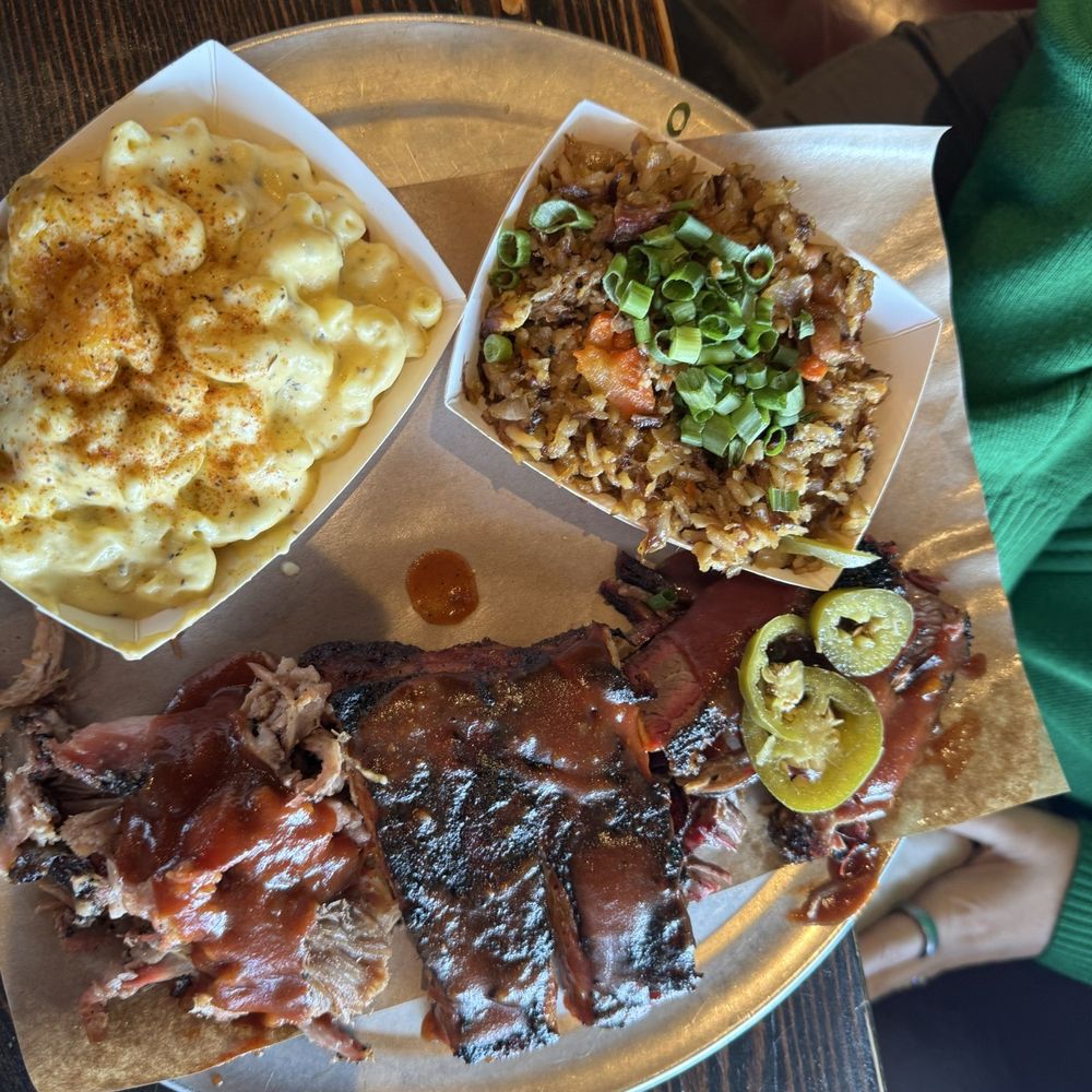 Dinosaur Bar-B-Que - Tres Ninos with Mac and Cheese and BBQ Fried Rice with BBQ Meats - Barbeque Near Me - Troy, New York Dinosaur Bar-B-Que - Tres Ninos with Mac and Cheese and BBQ Fried Rice with BBQ Meats - Barbeque Near Me - Troy, New York