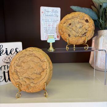 Comeback Cookie - Chocolate chip cookie and chipless cookie - Desserts Near Me - Mansfield, Texas