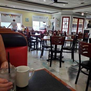Hummingbird Restaurant - American Near Me - Winfield, Illinois