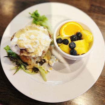 B Matthews Eatery - FRIED GREEN TOMATOE & CRAB CAKE BENNIE - New American Near Me - Savannah, Georgia B Matthews Eatery - FRIED GREEN TOMATOE & CRAB CAKE BENNIE - New American Near Me - Savannah, Georgia