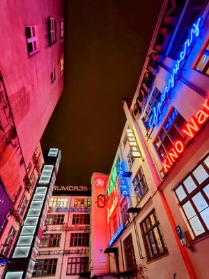 Galeria Neon Side by null