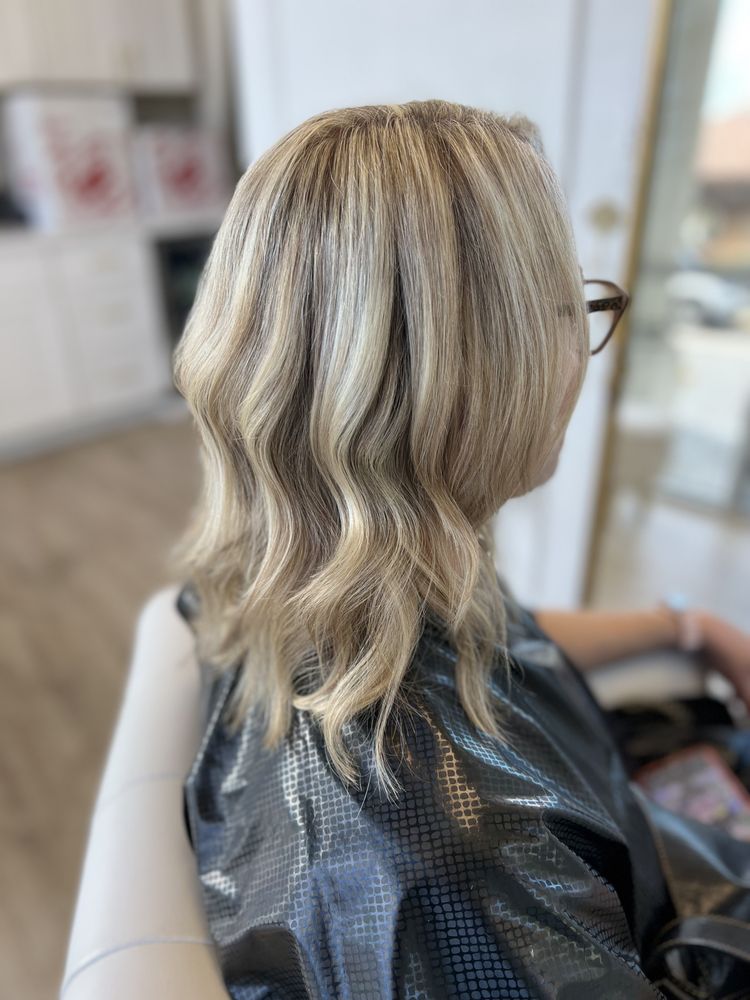 BEACH BLONDE SALON Updated August 2024 255 Photos & 113 Reviews 4192 Oceanside Blvd