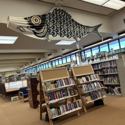 Hawaii State Public Library System - Hawaii Kai Library - Library interior