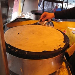 Crepe Guy at Hollywood Farmer's Market - He has skills!