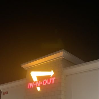 In-N-Out Burger - Front entrance - Burgers Near Me - Ridgefield, Washington
