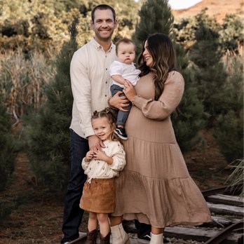 Becca Ann Photography - Holiday Mini Sessions - Event Photography Near Me Becca Ann Photography - Holiday Mini Sessions - Event Photography Near Me