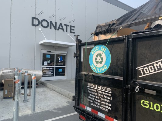 80% is Recycled, Reused, and Donated - At Eco 1st Hauling our commitment is to insure the best practices, so we recycle, reuse and donate what we can from what we collect! 80% is Recycled, Reused, and Donated - At Eco 1st Hauling our commitment is to insure the best practices, so we recycle, reuse and donate what we can from what we collect!