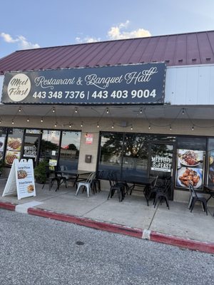 Meet & Feast Restaurant by null