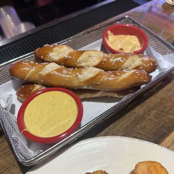 Jason Aldean’s Kitchen + Bar - Pretzel sticks - Bars Near Me - Las Vegas, Nevada