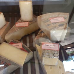 Yannick Fromagerie - Le fameux comté!