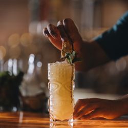 Alaloa Lounge - Craft Cocktails