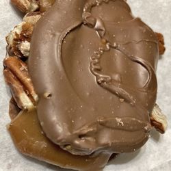 roundabout sweets & treats - Caramel pecan turtle! So nice...