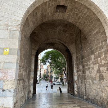 Torres dels Serrans - Local Flavor Near Me - Valencia, V