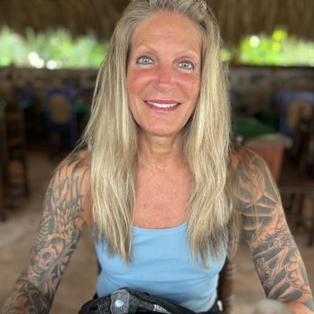 Jungle Pizza - Me waiting patiently for my food. - Pizza Near Me - Zihuatanejo, GRO