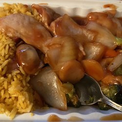 Great Wall - Chicken with garlic sauce, Chicken chow mein, and hot & sour soup!