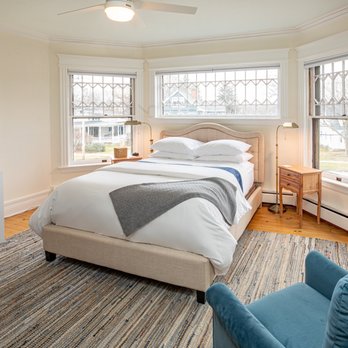 2W Lake - The Genesee Room - Bed & Breakfast Near Me - Skaneateles, New York