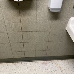 Walgreens - Dirty floors