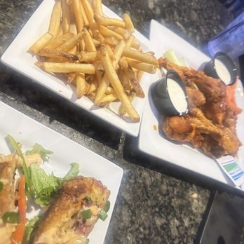 Jonathan's Grille - Tara's Wings And Legs Bam Bam Egg Rolls French Fries - American Near Me - Franklin, Tennessee