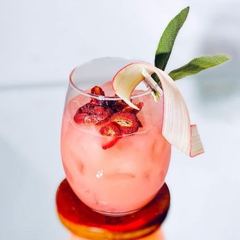 Le Bar - Lounges Near Me - Bellevue, Washington