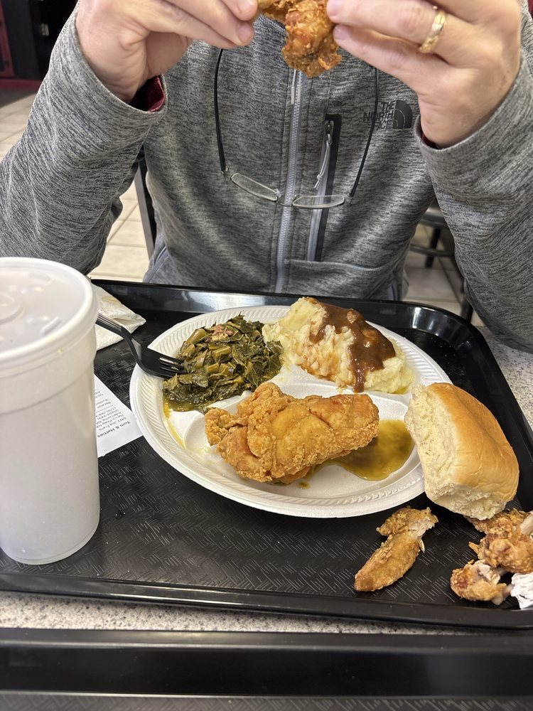 Tom & Hattie's Restaurant Logo