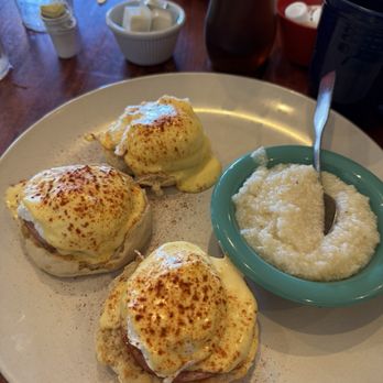 Kitty's Kafe - Eggs Benedict with Canadian bacon and grits - Breakfast & Brunch Near Me - Gulf Shores, Alabama Kitty's Kafe - Eggs Benedict with Canadian bacon and grits - Breakfast & Brunch Near Me - Gulf Shores, Alabama