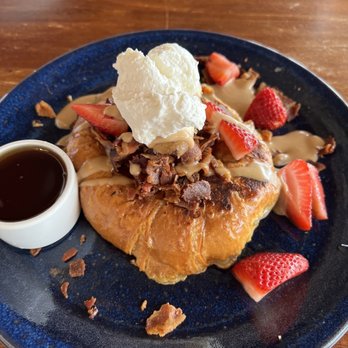 Hula Grill Waikiki - Peanut Butter & Bacon French Toast - Hawaiian Near Me - Honolulu, Hawaii