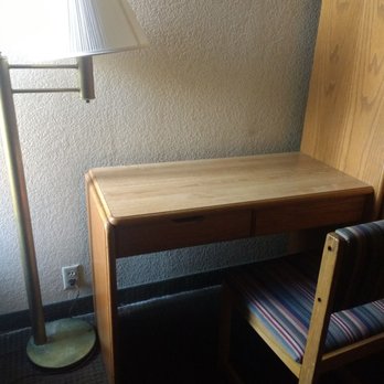 Select Inn Lewisville - Desk where remnants of weed we're left behind by last guests. - Hotels Near Me - Lewisville, Texas Select Inn Lewisville - Desk where remnants of weed we're left behind by last guests. - Hotels Near Me - Lewisville, Texas