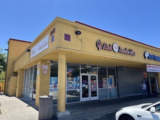 Y-Linh Sandwiches by null