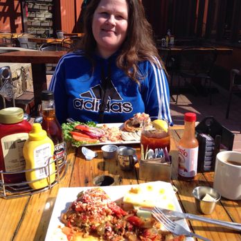 Ragged Point Restaurant - Eating outside!! - American Near Me - Ragged Point, California