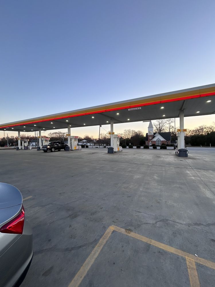 PARKER’S PIT STOP Updated August 2024 2409 S Main St, Blenheim