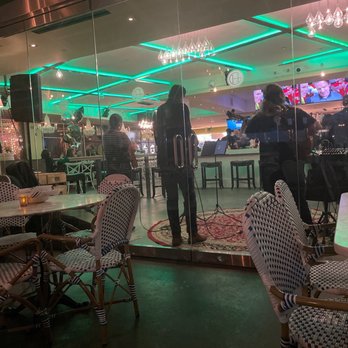 Greenhouse Kitchen + Bar - Live music - Cocktail Bars Near Me - Vienna, Virginia