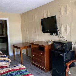 Midtown Lodge & Golden Ox Lounge