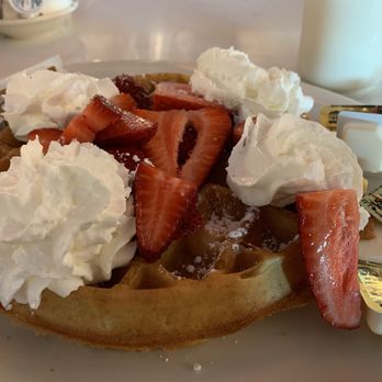 Dover Hollywood Diner - Belgian waffle with fresh strawberries and whipped cream - Diners Near Me - Dover, Delaware