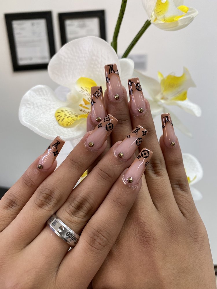 Natural Nails & Spa