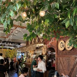 Pho Ngoc Yen Restaurant - Inside