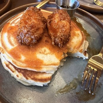 Brunch & Sip - Pancakes and chicken - Breakfast & Brunch Near Me - Los Angeles, California