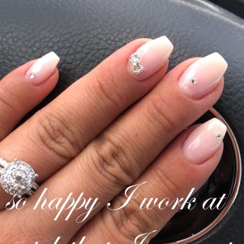 Gradient Nail - Lily recommended that cute bow, which is also something I wouldn't normally choose but yes, I love it! - Nail Salons Near Me - Honolulu, Hawaii