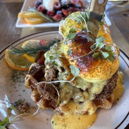 Chicken & Croffle Benedict Chicken & Croffle Benedict