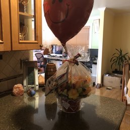 Supposed to be Emoji kiss balloon which is why I bought this bouquet, but guess they didn't have it? To bring smiles during Covid!