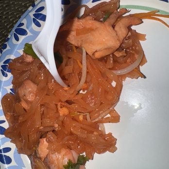 Sri Siam Cafe - Pad Thai with shrimp and chicken - Thai Near Me - North Hollywood, California Sri Siam Cafe - Pad Thai with shrimp and chicken - Thai Near Me - North Hollywood, California
