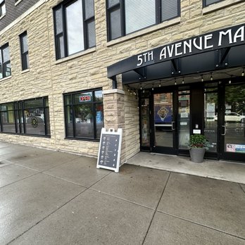 Egg On A Roll - Entrance - Breakfast & Brunch Near Me - Minneapolis, Minnesota