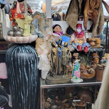 La Parisienne - Used, Vintage & Consignment Near Me - Honolulu, Hawaii