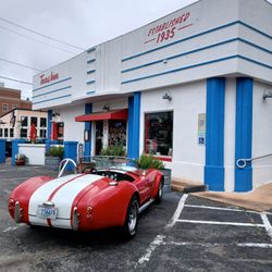 Texas Inn Richmond - Parking in front for badass cars from Overkill Speed Shop