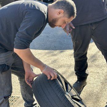 Jimmy's Rims & Tires - Jimmy is investigating the tire - Wheel & Rim Repair Near Me - Brooklyn, New York Jimmy's Rims & Tires - Jimmy is investigating the tire - Wheel & Rim Repair Near Me - Brooklyn, New York