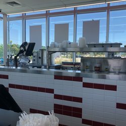 Andy's Frozen Custard - My picture of an empty building as I waited for an employee to appear
